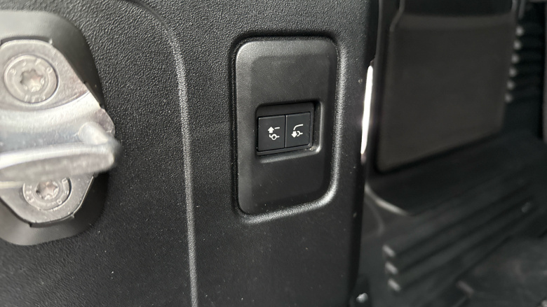 Land Rover Defender 2.0 D240 S 110 5dr Auto Diesel Estate